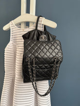 Lade das Bild in den Galerie-Viewer, CHANEL CLASSIC FLAP SMALL / BEUTEL
