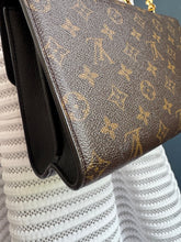 Lade das Bild in den Galerie-Viewer, LOUIS VUITTON VICTOIRE