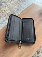 Lade das Bild in den Galerie-Viewer, LOUIS VUITTON ZIPPY VERTICAL