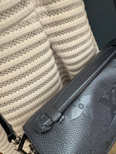 Lade das Bild in den Galerie-Viewer, LOUIS VUITTON MÉTIS PERLMUTT