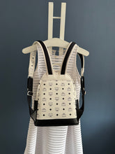 Lade das Bild in den Galerie-Viewer, MCM RUCKSACK MEDIUM