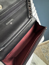 Lade das Bild in den Galerie-Viewer, CHANEL WOC