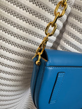 Lade das Bild in den Galerie-Viewer, MCM PATRICIA CROSSBODY