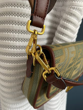 Lade das Bild in den Galerie-Viewer, FENDI BAGUETTE