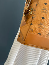 Lade das Bild in den Galerie-Viewer, MCM STARK LARGE RUCKSACK