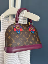 Lade das Bild in den Galerie-Viewer, LOUIS VUITTON ALMA BB LOVE BIRDS