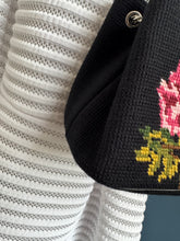 Lade das Bild in den Galerie-Viewer, YSL FLOWER BUCKET