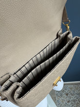 Lade das Bild in den Galerie-Viewer, LOUIS VUITTON MÉTIS EMPREINTE