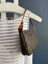Lade das Bild in den Galerie-Viewer, LOUIS VUITTON POCHETTE ACCESSOIRES