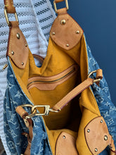 Lade das Bild in den Galerie-Viewer, LOUIS VUITTON MAHINA XL DENIM