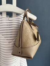 Lade das Bild in den Galerie-Viewer, LOUIS VUITTON ALMA EMPREINTE