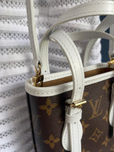 Lade das Bild in den Galerie-Viewer, LOUIS VUITTON NANO BUCKET MATCH