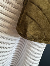 Lade das Bild in den Galerie-Viewer, YSL LOULOU TOY