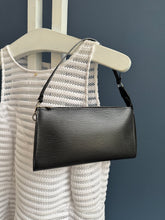 Lade das Bild in den Galerie-Viewer, LOUIS VUITTON  POCHETTE ACCESSOIRES EPI