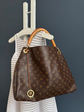 Lade das Bild in den Galerie-Viewer, LOUIS VUITTON ARTSY MM