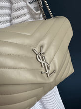 Lade das Bild in den Galerie-Viewer, YSL LOULOU MEDIUM