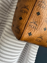 Lade das Bild in den Galerie-Viewer, MCM TONI SHOPPER