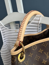 Lade das Bild in den Galerie-Viewer, LOUIS VUITTON ARTSY MM