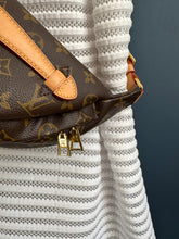 Lade das Bild in den Galerie-Viewer, LOUIS VUITTON BUMBAG