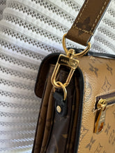 Lade das Bild in den Galerie-Viewer, LOUIS VUITTON MÉTIS REVERSE