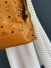 Lade das Bild in den Galerie-Viewer, MCM STARK LARGE RUCKSACK