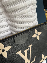 Lade das Bild in den Galerie-Viewer, LOUIS VUITTON POCHETTE BICOLOR