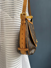 Lade das Bild in den Galerie-Viewer, LOUIS VUITTON TULUM GM