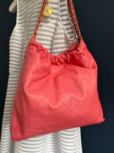 Lade das Bild in den Galerie-Viewer, CHANEL 22 BEUTEL ROSA