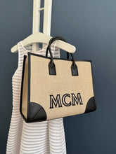 Lade das Bild in den Galerie-Viewer, MCM MÜNCHEN SHOPPER INKL. CLUTCH