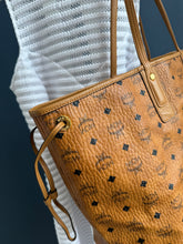 Lade das Bild in den Galerie-Viewer, MCM SHOPPER LARGE
