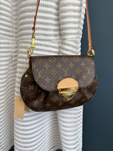 Lade das Bild in den Galerie-Viewer, LOUIS VUITTON SUNSET