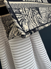 Lade das Bild in den Galerie-Viewer, DIOR TOTE BOOK MEDIUM