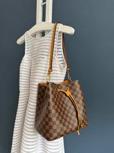 Lade das Bild in den Galerie-Viewer, LOUIS VUITTON NÉONOÉ SAFRAN