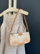 Lade das Bild in den Galerie-Viewer, LOUIS VUITTON POCHETTE