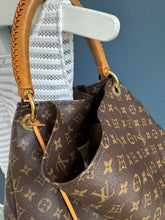 Lade das Bild in den Galerie-Viewer, LOUIS VUITTON ARTSY GM