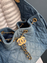 Lade das Bild in den Galerie-Viewer, CHANEL 25 SMALL