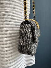 Lade das Bild in den Galerie-Viewer, CHANEL 19 SMALL