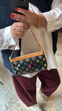 Lade das Bild in den Galerie-Viewer, LOUIS VUITTON POCHETTE ACCESSOIRES