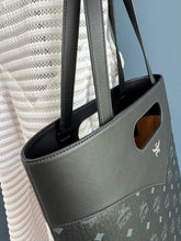 Lade das Bild in den Galerie-Viewer, MCM SHOPPER