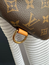 Lade das Bild in den Galerie-Viewer, LOUIS VUITTON BUMBAG