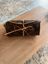 Lade das Bild in den Galerie-Viewer, LOUIS VUITTON SCHMUCKETUI