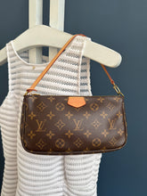 Lade das Bild in den Galerie-Viewer, LOUIS VUITTON POCHETTE