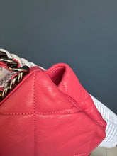 Lade das Bild in den Galerie-Viewer, CHANEL 19