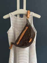 Lade das Bild in den Galerie-Viewer, LOUIS VUITTON BUMBAG