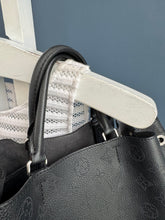 Lade das Bild in den Galerie-Viewer, LOUIS VUITTON BELLA TOTE MAHINA