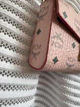 Lade das Bild in den Galerie-Viewer, MCM PATRICIA BAG