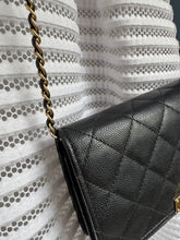 Lade das Bild in den Galerie-Viewer, CHANEL GOLDEN CLASS WOC