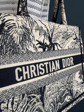 Lade das Bild in den Galerie-Viewer, DIOR TOTE BOOK MEDIUM