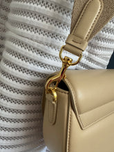 Lade das Bild in den Galerie-Viewer, MCM TRAVIA CROSSBODY BAG