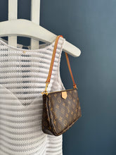 Lade das Bild in den Galerie-Viewer, LOUIS VUITTON POCHETTE